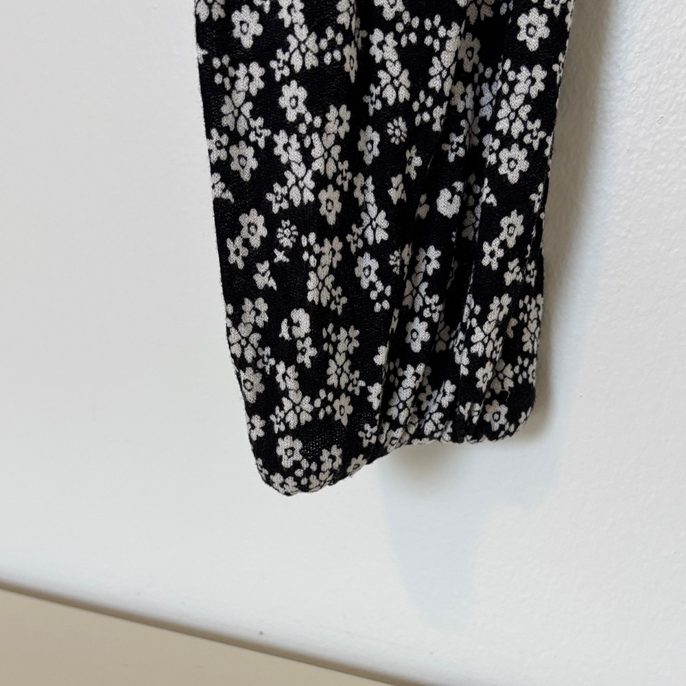 Urban Outfitters | Black and White Floral Blouse | SMALL - Picture 8 of 9